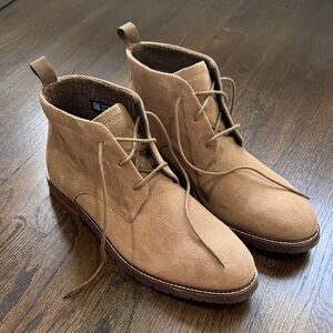 Rockport Men's Chukka Boots in Tan Suede